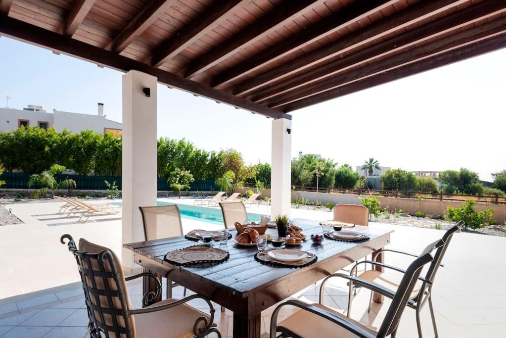 Villa Maribia With Private Pool Gennadi Extérieur photo